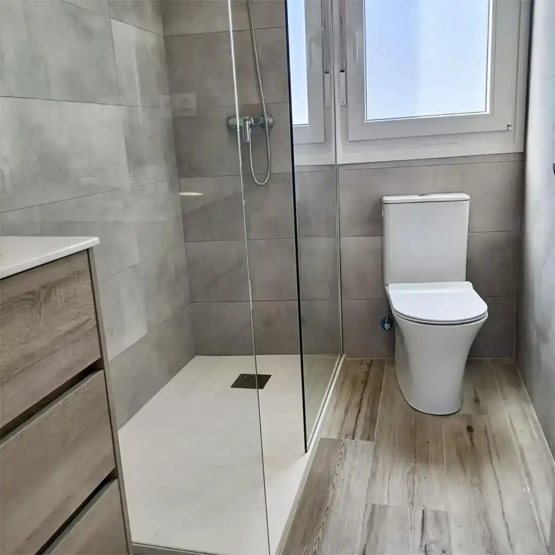 Baño de Piso de alquiler en Santander con Trastero
