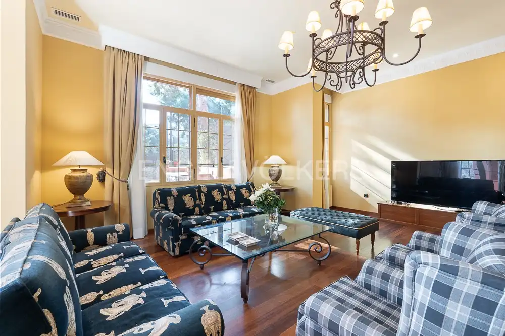 Sala d'estar de Casa o xalet en venda en Sagunto / Sagunt amb Calefacció, Jardí privat i Parquet