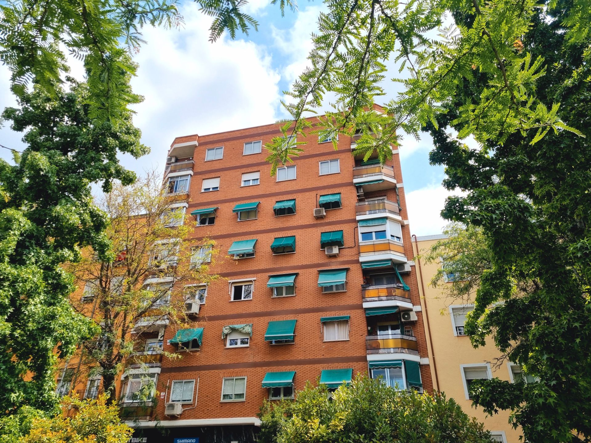 Vista exterior de Pis en venda en  Madrid Capital amb Calefacció, Parquet i Terrassa