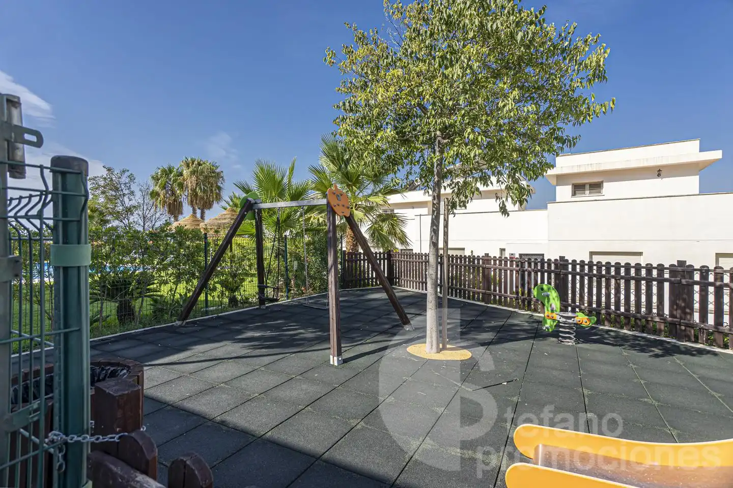 Terrassa de Casa adosada en venda en Málaga amb Aire condicionat, Jardí privat i Parquet