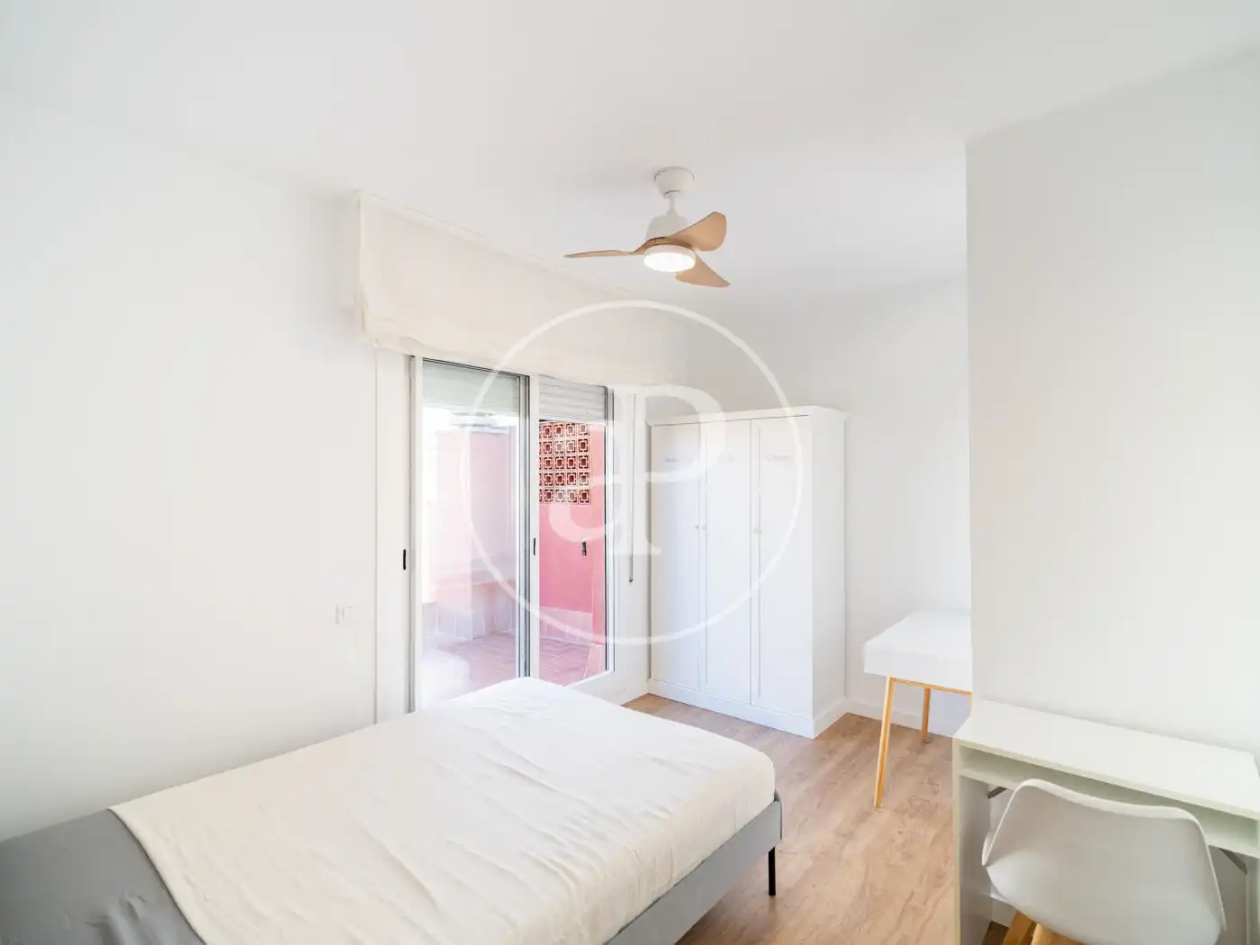 Schlafzimmer von Dachboden zum Verkauf in L'Hospitalet de Llobregat mit Klimaanlage, Heizung und Terrasse