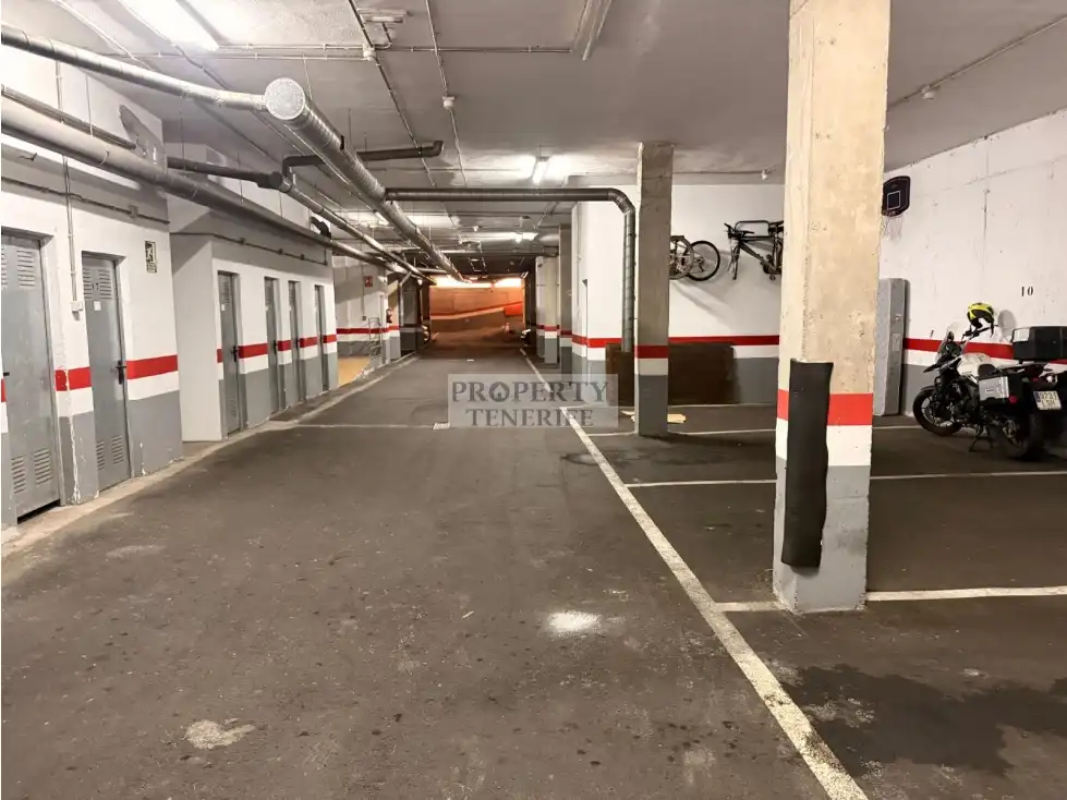 Aparcament de Apartament en venda en Arona