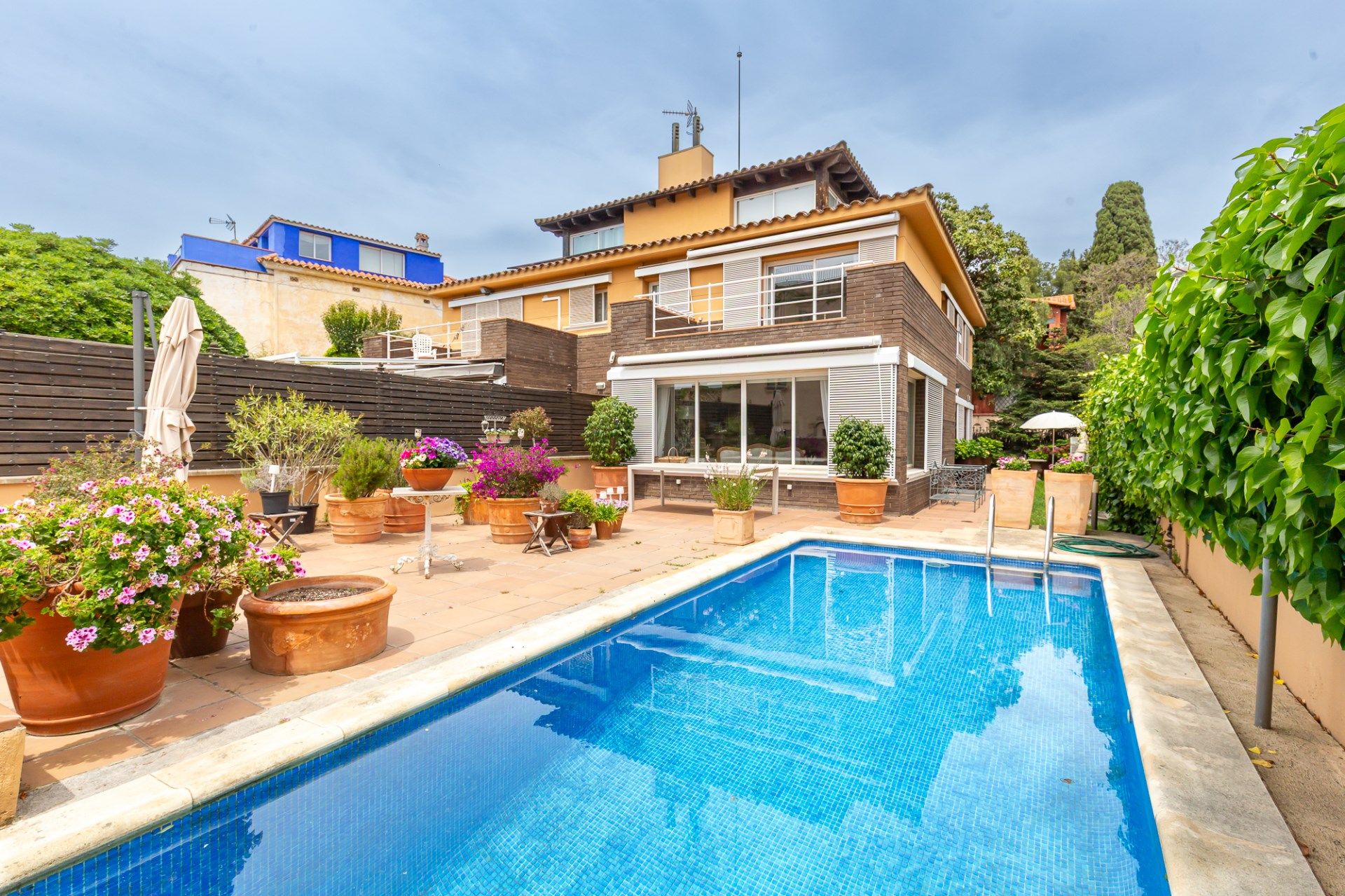 Swimming pool of Country house for sale in Tiana  with Air Conditioner, Heating and Terrace