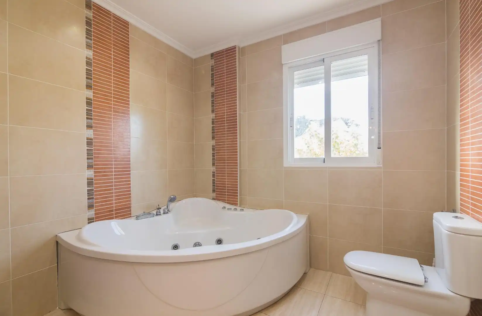 Bathroom of Houses for sale in Elche / Elx  with Air Conditioner, Heating and Private garden