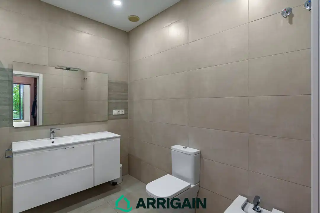 Baño de Piso en venta en Donostia - San Sebastián  con Calefacción, Terraza y Trastero