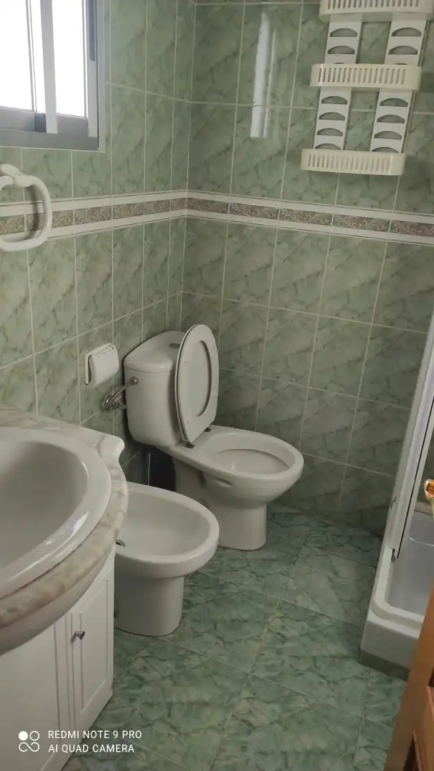 Bany de Apartament de lloguer en Cáceres amb Aire condicionat, Calefacció i Moblat