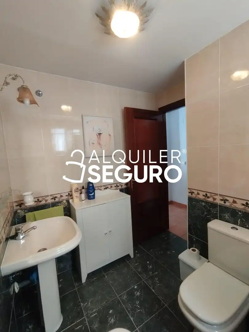 Bany de Casa o xalet de lloguer en Fuengirola amb Terrassa, Piscina i Moblat