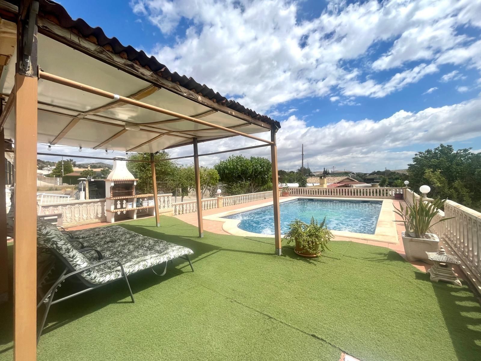 Swimming pool of House or chalet for sale in Elche / Elx  with Air Conditioner, Heating and Private garden
