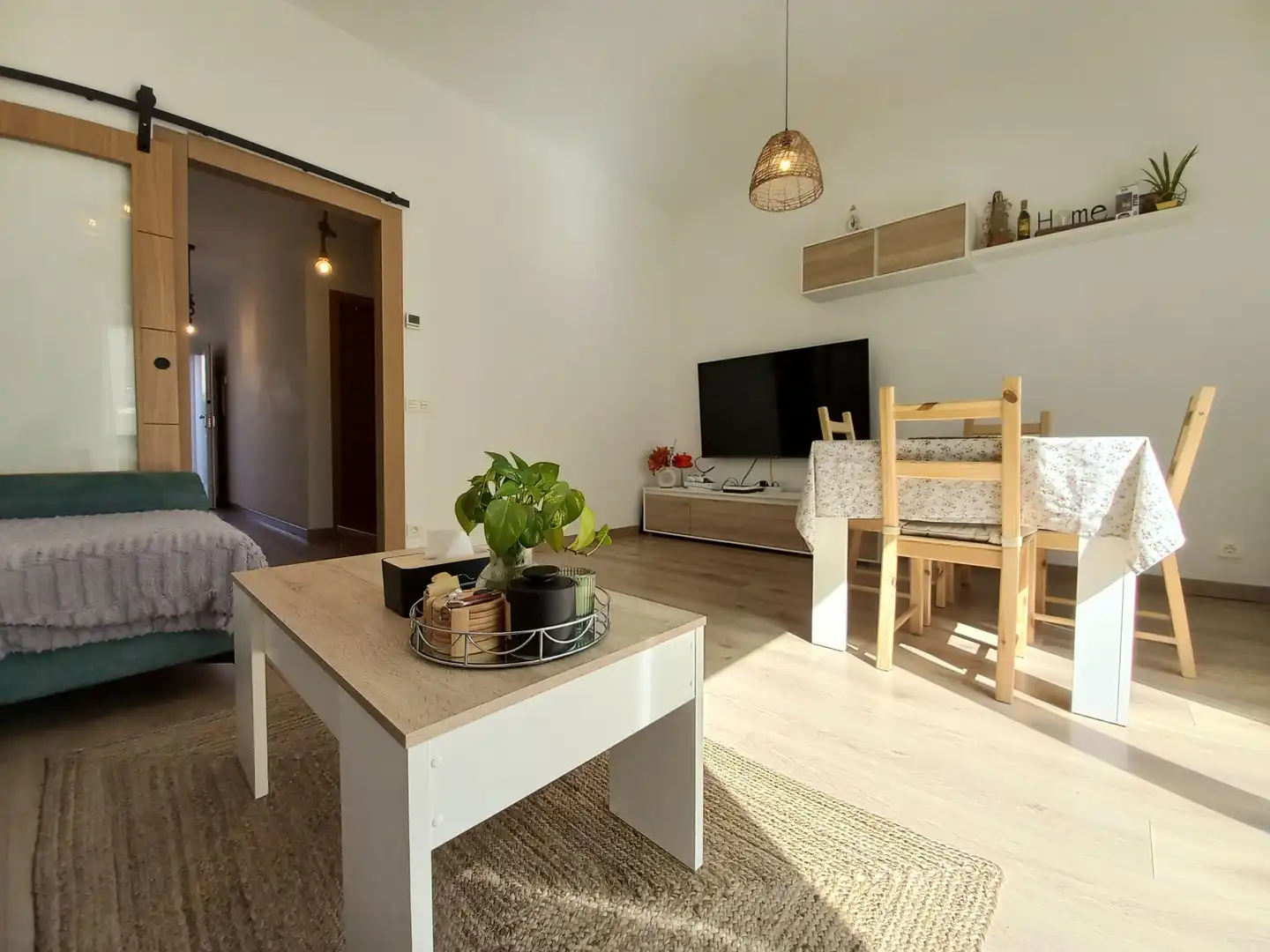 Sala d'estar de Casa adosada en venda en Modúbar de la Emparedada amb Calefacció, Jardí privat i Terrassa