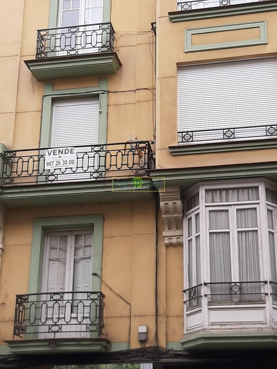 Vista exterior de Pis en venda en León Capital  amb Calefacció i Balcó