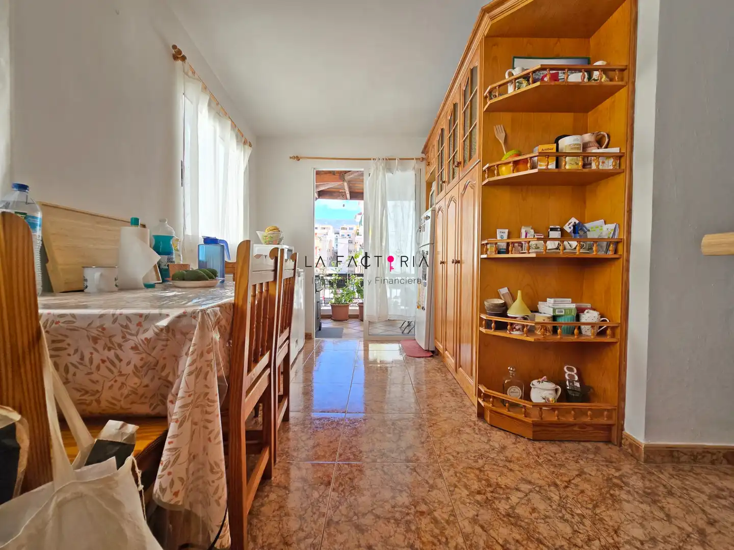 Außenansicht von Einfamilien-Reihenhaus zum Verkauf in Guía de Isora mit Terrasse, Möbliert und Ofen
