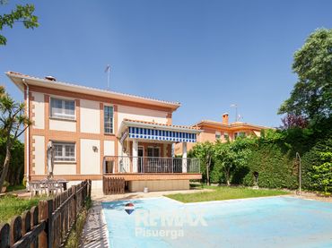 Villa con balcone in vendita a Calle Retama 5