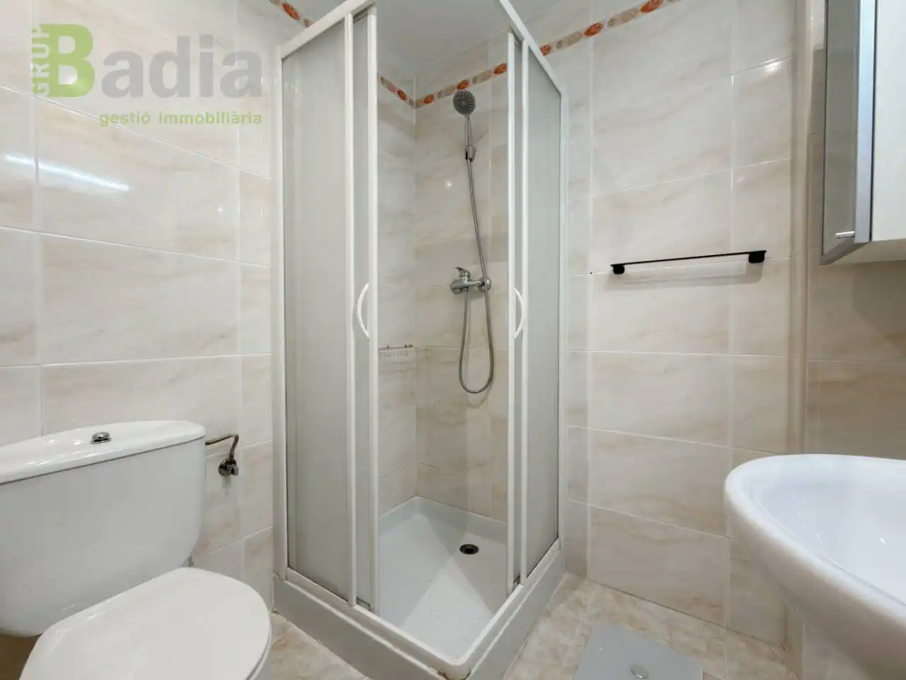 Baño de Piso en venta en Sudanell con Aire acondicionado, Calefacción y Terraza