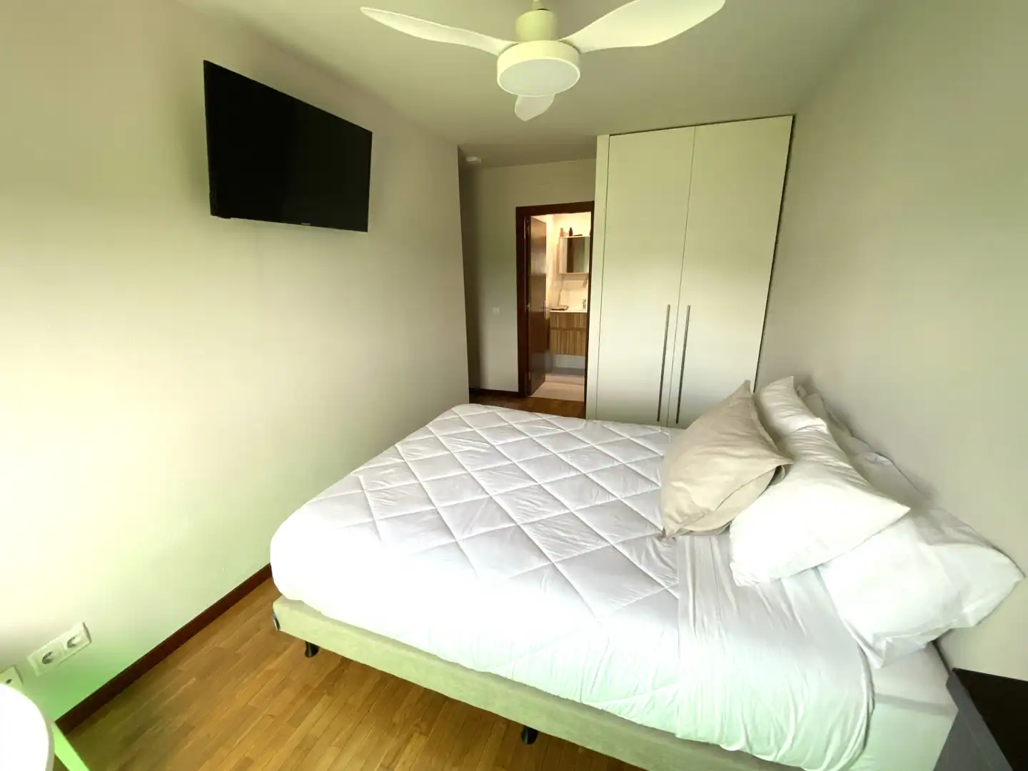 Habitación de Piso en venta en Gijón  con Calefacción, Parquet y Trastero
