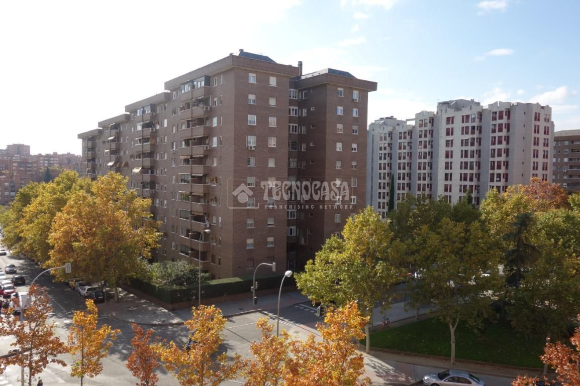 Vista exterior de Piso en venta en  Madrid Capital con Aire acondicionado, Calefacción y Terraza