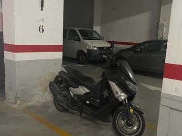 Moto con ascensore in vendita a Carrer Ramon Soldevila 22