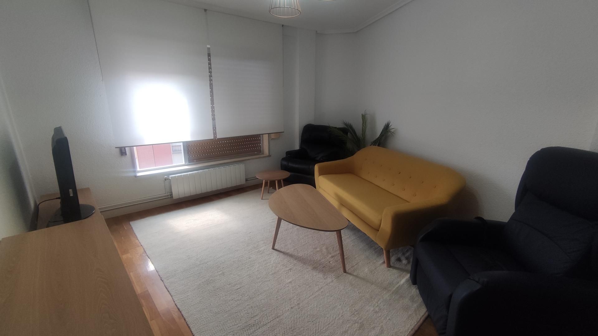 Living room of Flat to rent in Torrelavega   with Heating