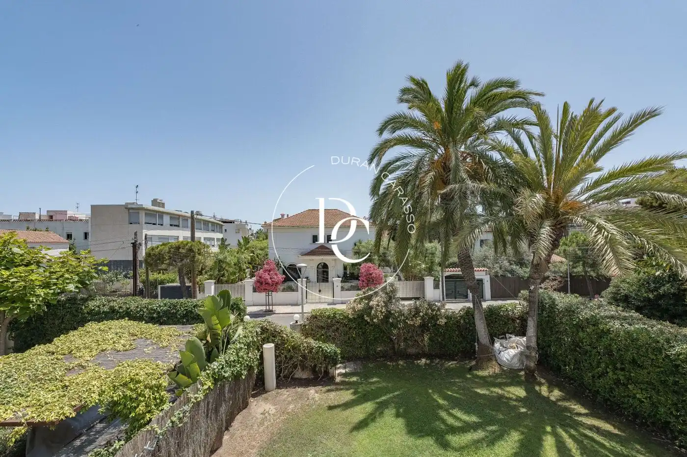 Vista exterior de Dúplex en venda en Sitges amb Aire condicionat, Calefacció i Jardí privat