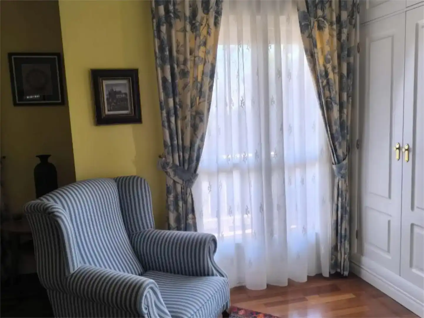 Wohnzimmer von Wohnung zum Verkauf in Torrelodones mit Klimaanlage, Schwimmbad und Balkon