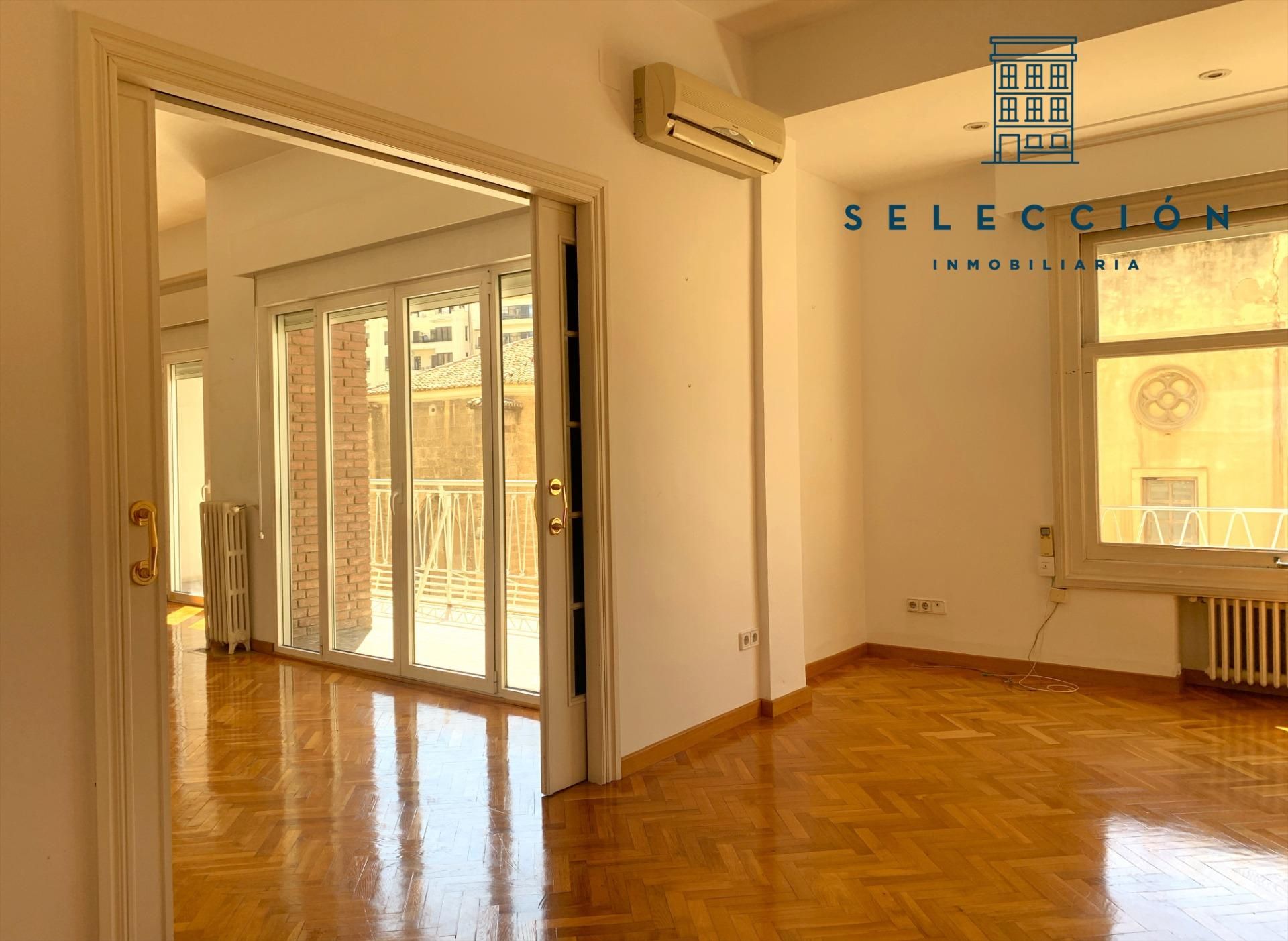 Flat for sale in  Valencia Capital  with Heating, Parquet flooring and Balcony