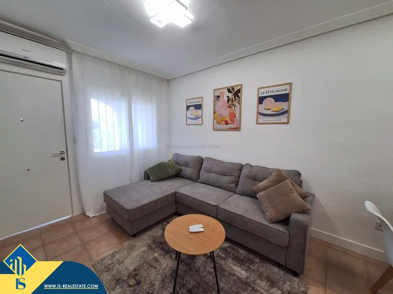 Sala d'estar de Casa o xalet en venda en Torrevieja amb Aire condicionat, Jardí privat i Terrassa