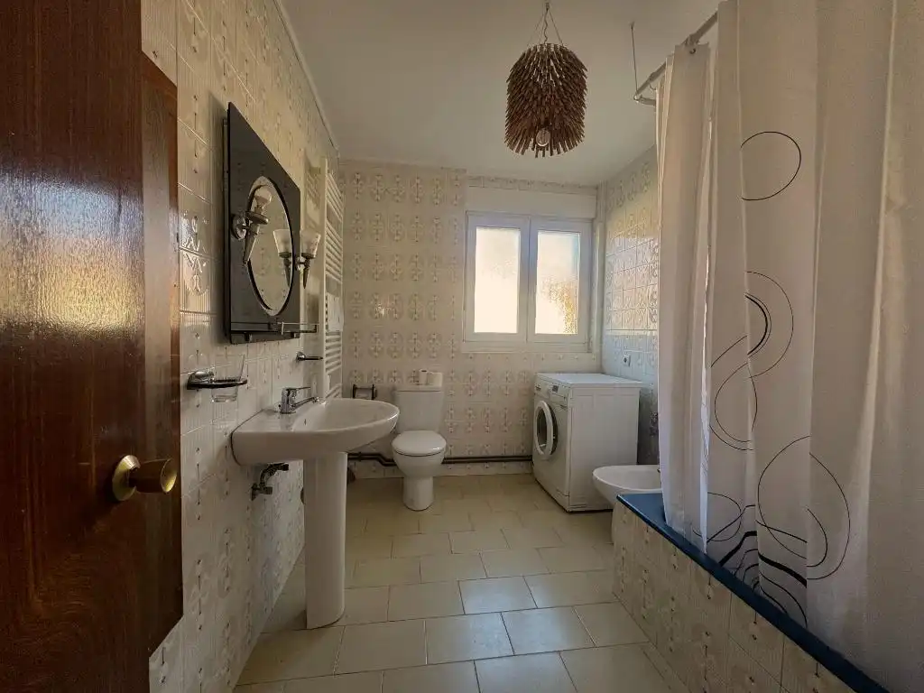 Baño de Casa o chalet en venta en Arenas de Iguña con Calefacción, Jardín privado y Trastero
