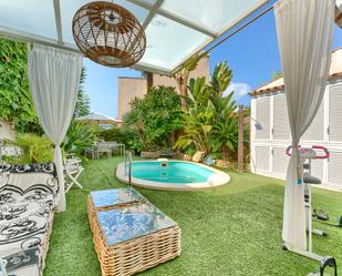 Jardí de Casa adosada en venda en Sitges amb Aire condicionat, Terrassa i Piscina