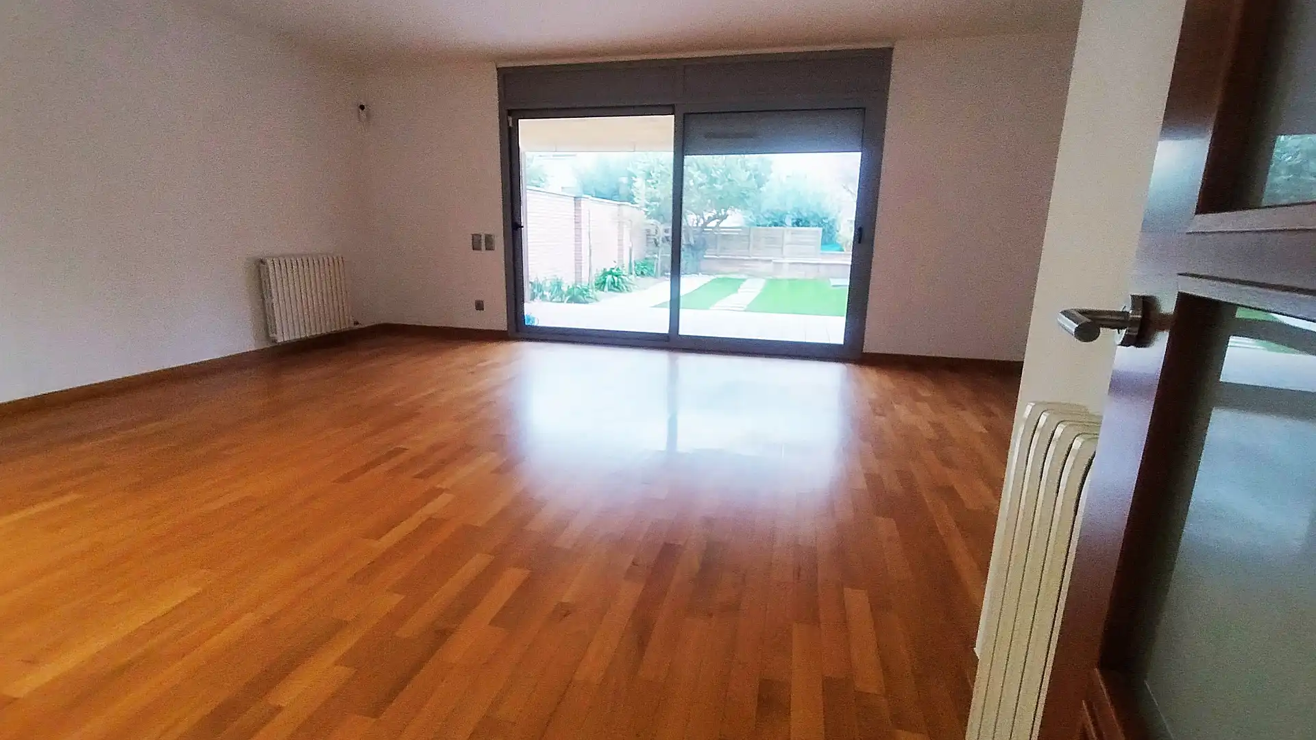 Sala d'estar de Casa adosada en venda en Castellar del Vallès amb Aire condicionat, Calefacció i Jardí privat