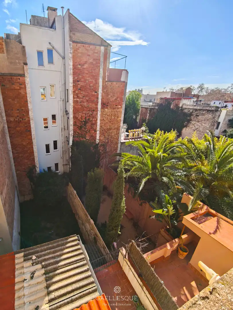 Vista exterior de Casa adosada en venda en Barcelona amb Calefacció, Jardí privat i Terrassa