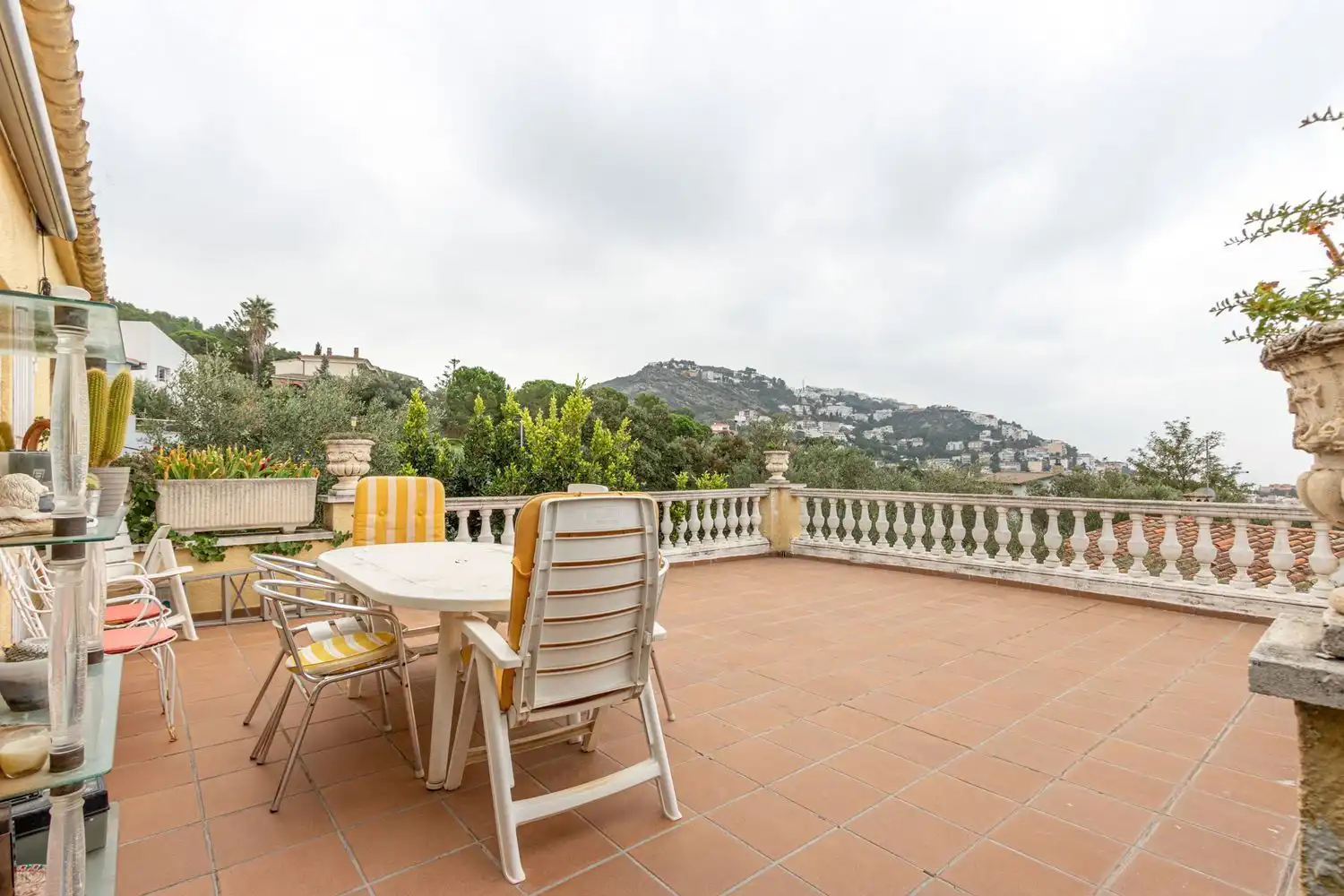 Villa mit Garten zum Verkauf in Pindar