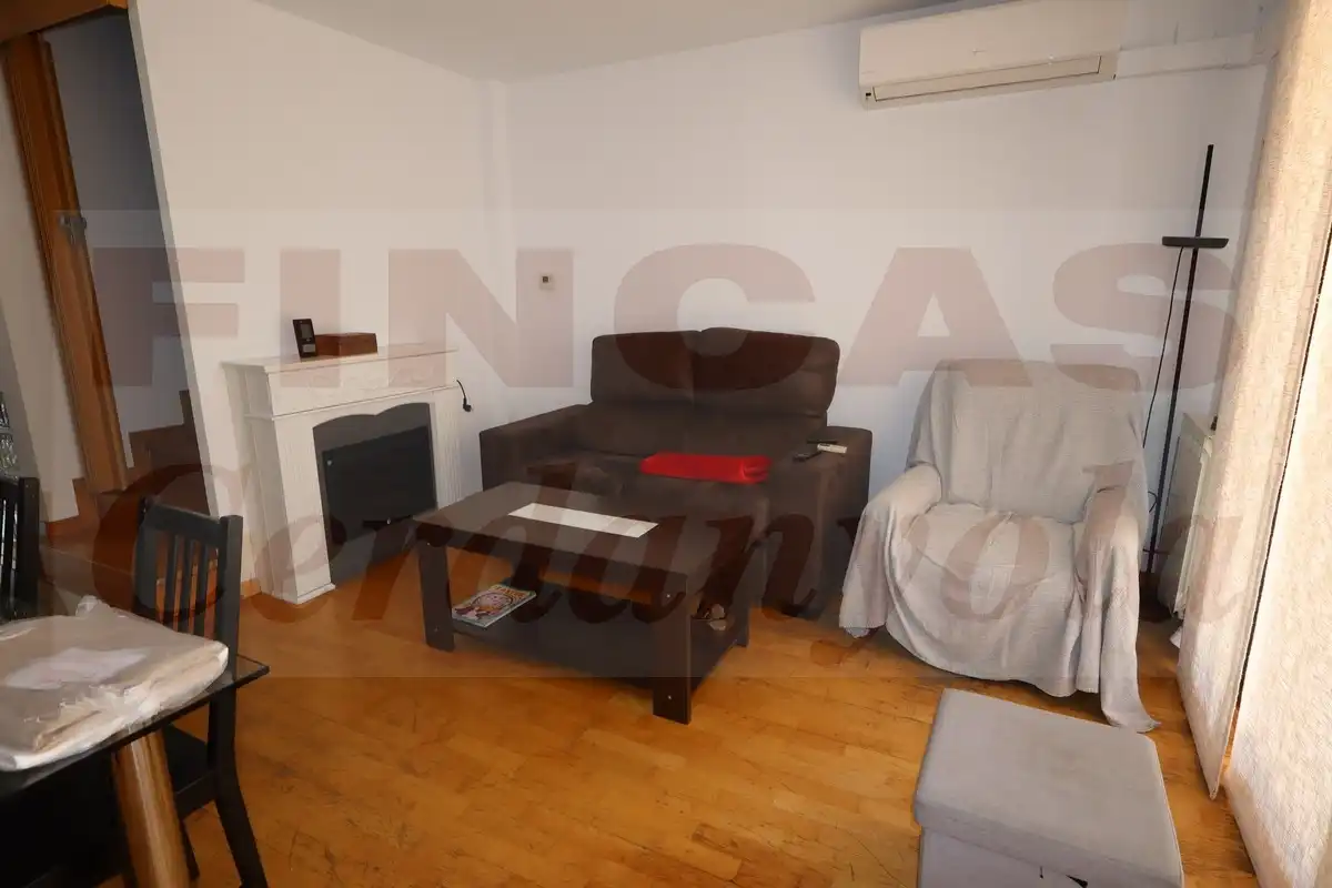 Sala d'estar de Casa adosada en venda en Cerdanyola del Vallès amb Aire condicionat, Calefacció i Terrassa