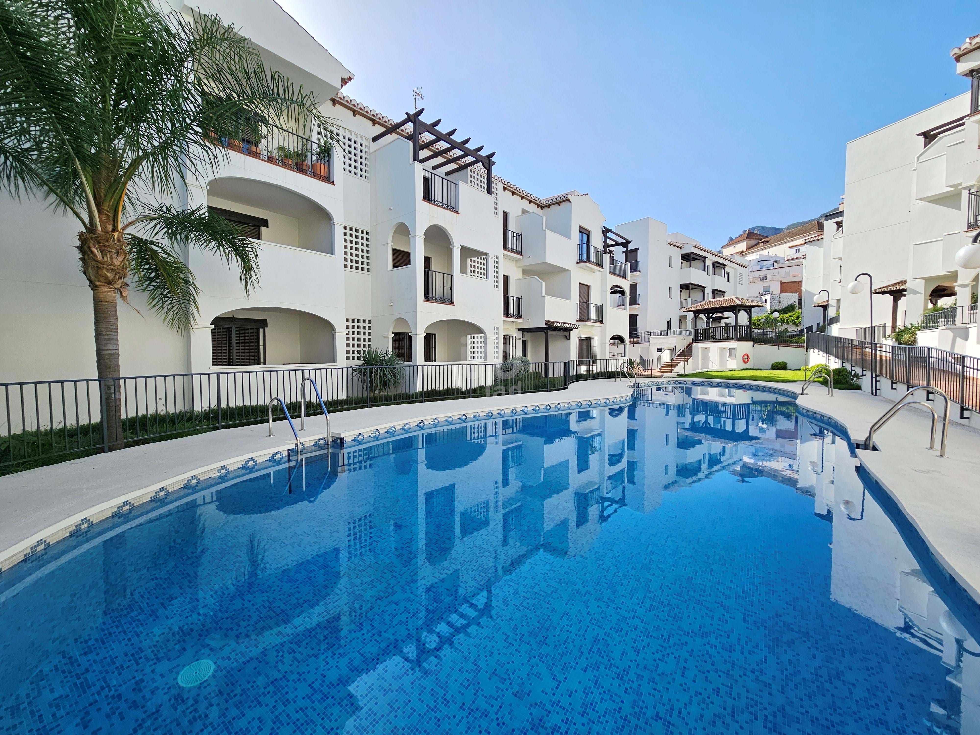 Vista exterior de Pis en venda en Ítrabo amb Terrassa i Piscina