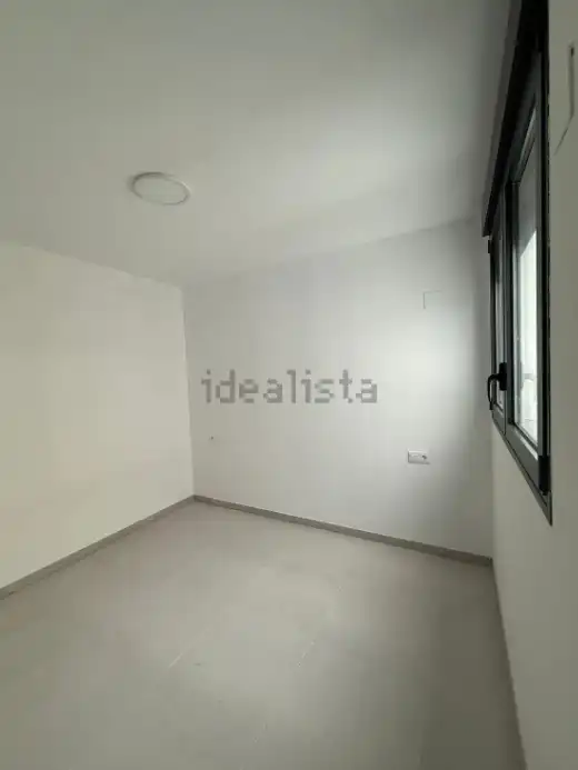Bedroom of Flat for rent in Torrent  with Air Conditioner, Oven and Washing machine