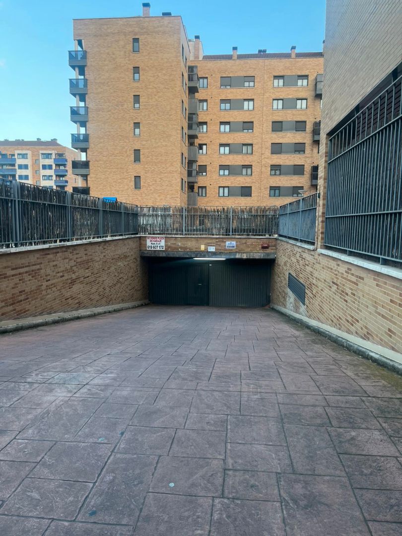 Garage for sale in  Logroño