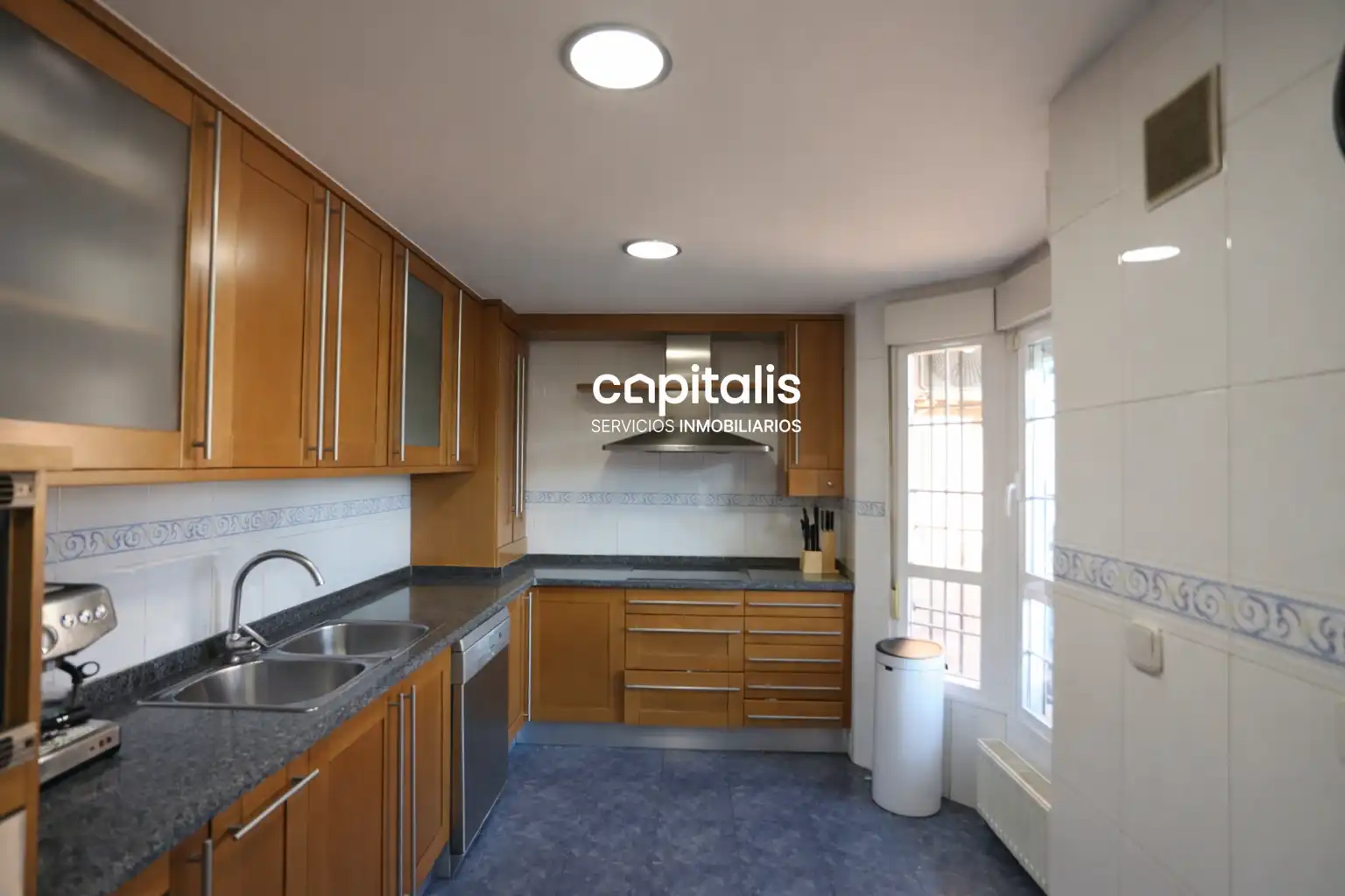 Kitchen of Houses for sale in Alcalá de Henares  with Air Conditioner, Heating and Private garden