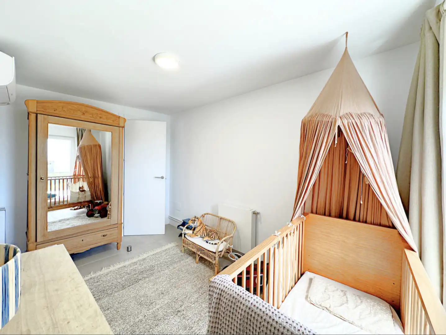 Dormitori de Casa o xalet en venda en Estepona amb Aire condicionat, Jardí privat i Terrassa