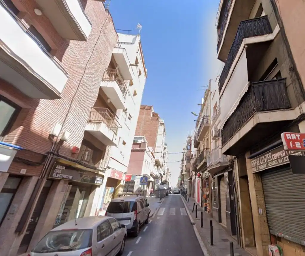 Vista exterior de Local en venta en L'Hospitalet de Llobregat