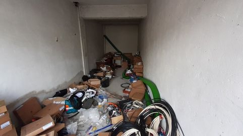 Parcela de garaje cerrada para dos coches uno pequeño y otro mediano, cerca de la estación de metro