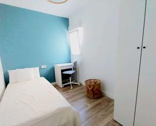 Bedroom of Flat to share in  Valencia Capital  with Air Conditioner and Terrace