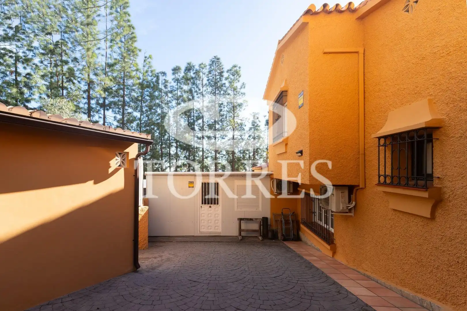 Vista exterior de Casa o xalet en venda en Málaga amb Aire condicionat, Calefacció i Jardí privat