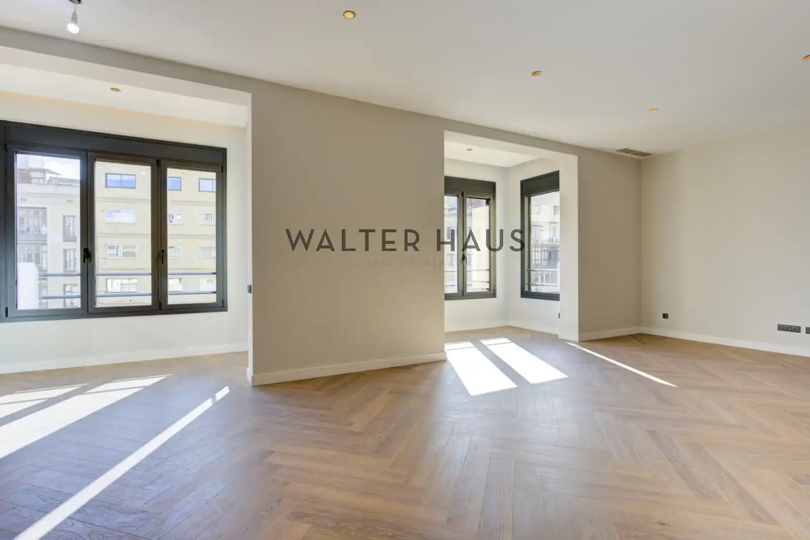 Living room of Flat for sale in Barcelona  with Air Conditioner, Heating and Oven