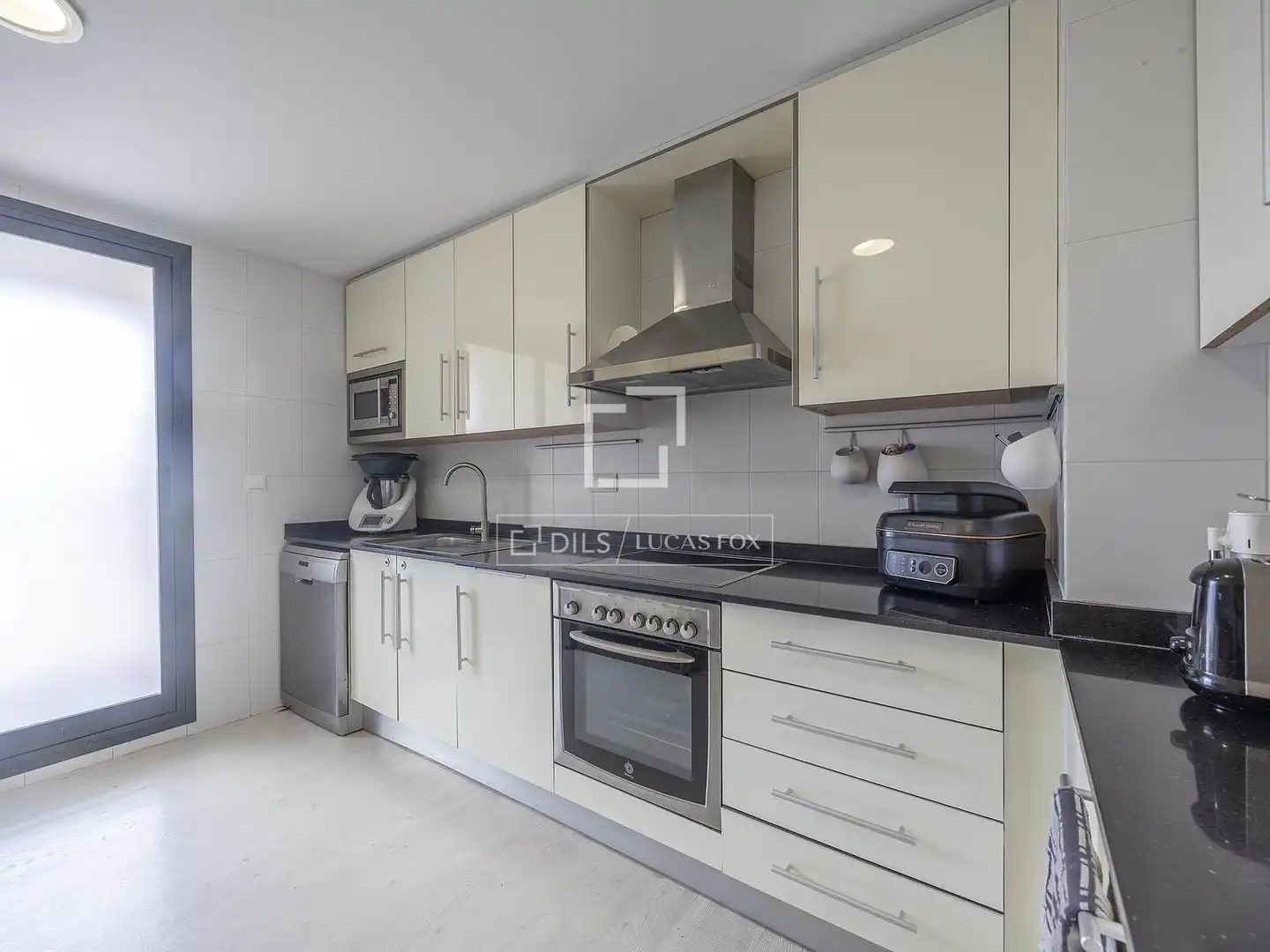 Küche von Wohnung zum Verkauf in Valencia mit Klimaanlage, Heizung und Privatgarten