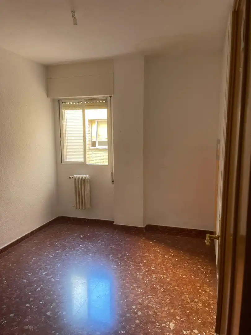 Schlafzimmer von Wohnung zur Miete in Granada mit Heizung, Ofen und Waschmaschine
