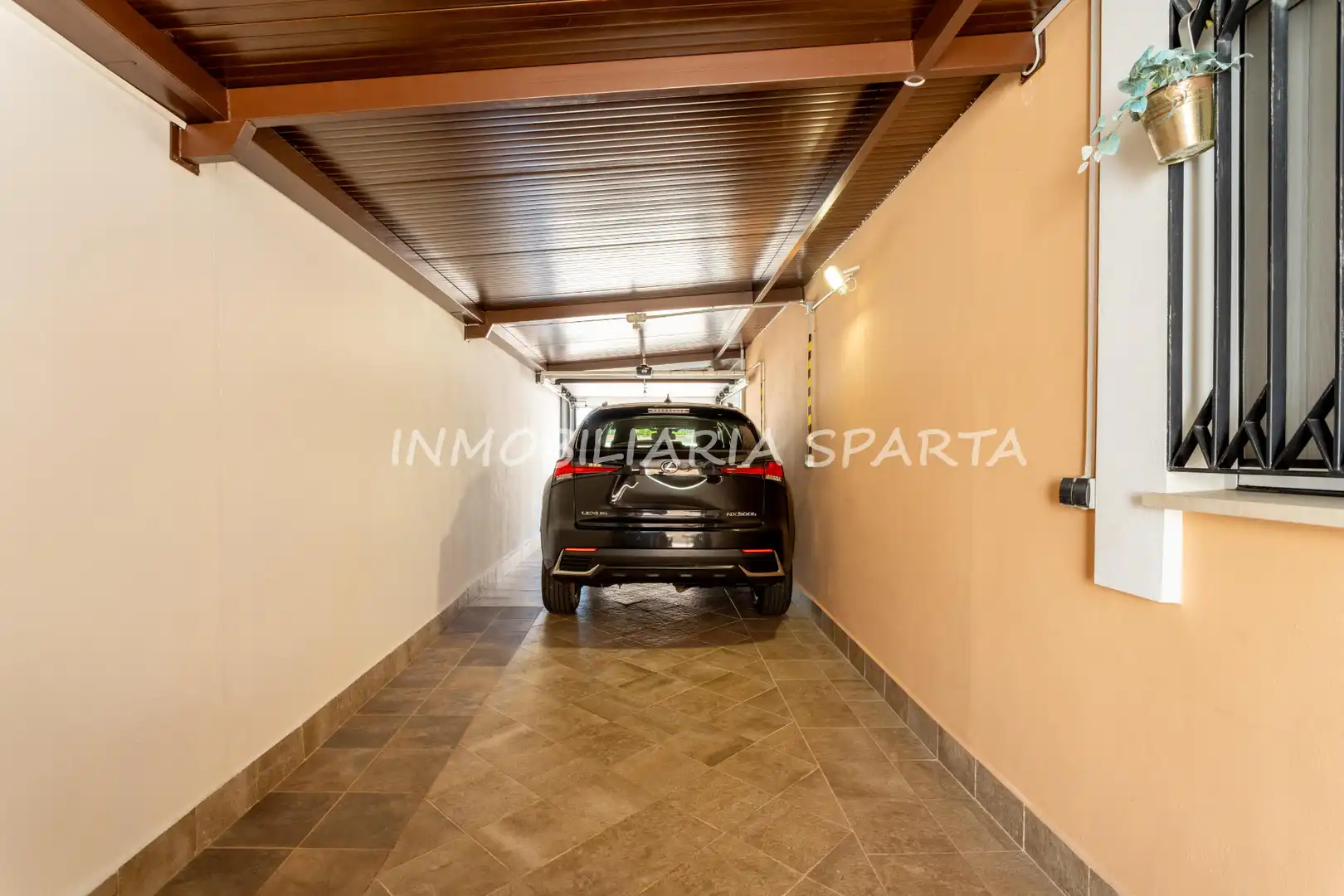 Parking de Casa adosada en venta en Villanueva del Ariscal con Aire acondicionado, Calefacción y Jardín privado