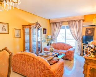 Sala d'estar de Apartament en venda en Linares amb Aire condicionat i Balcó