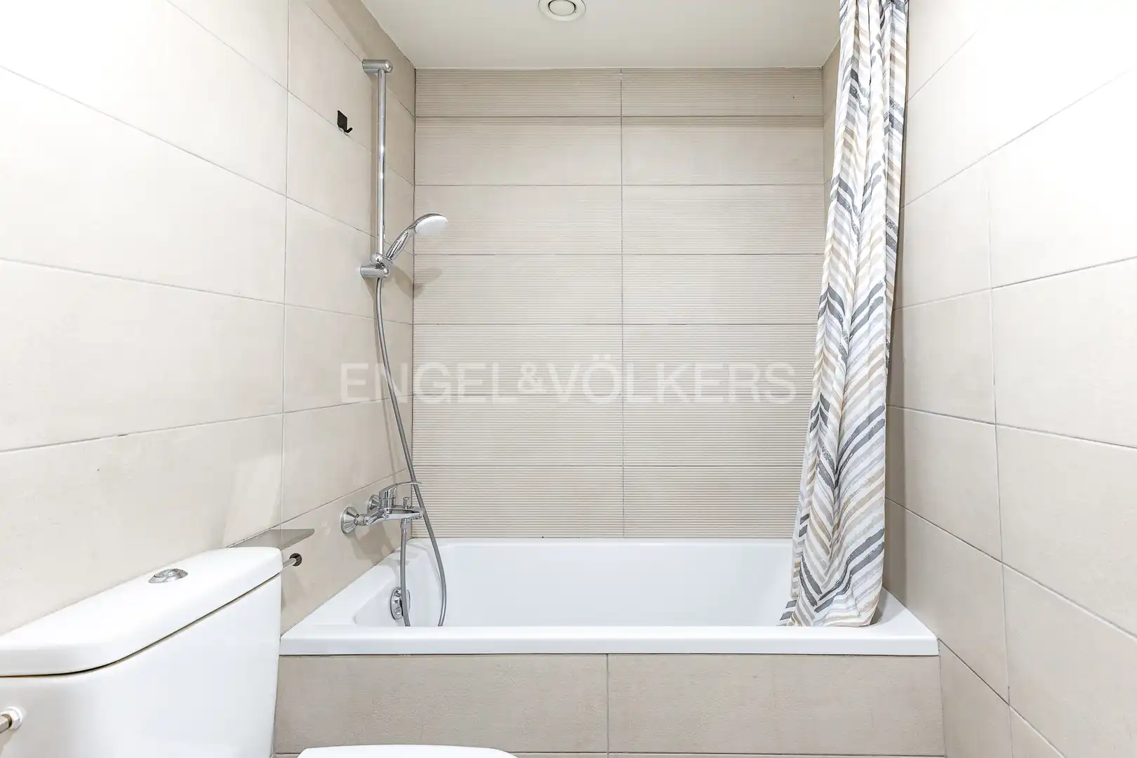 Bathroom of Flat for sale in Sant Adrià de Besòs  with Air Conditioner, Heating and Parquet flooring