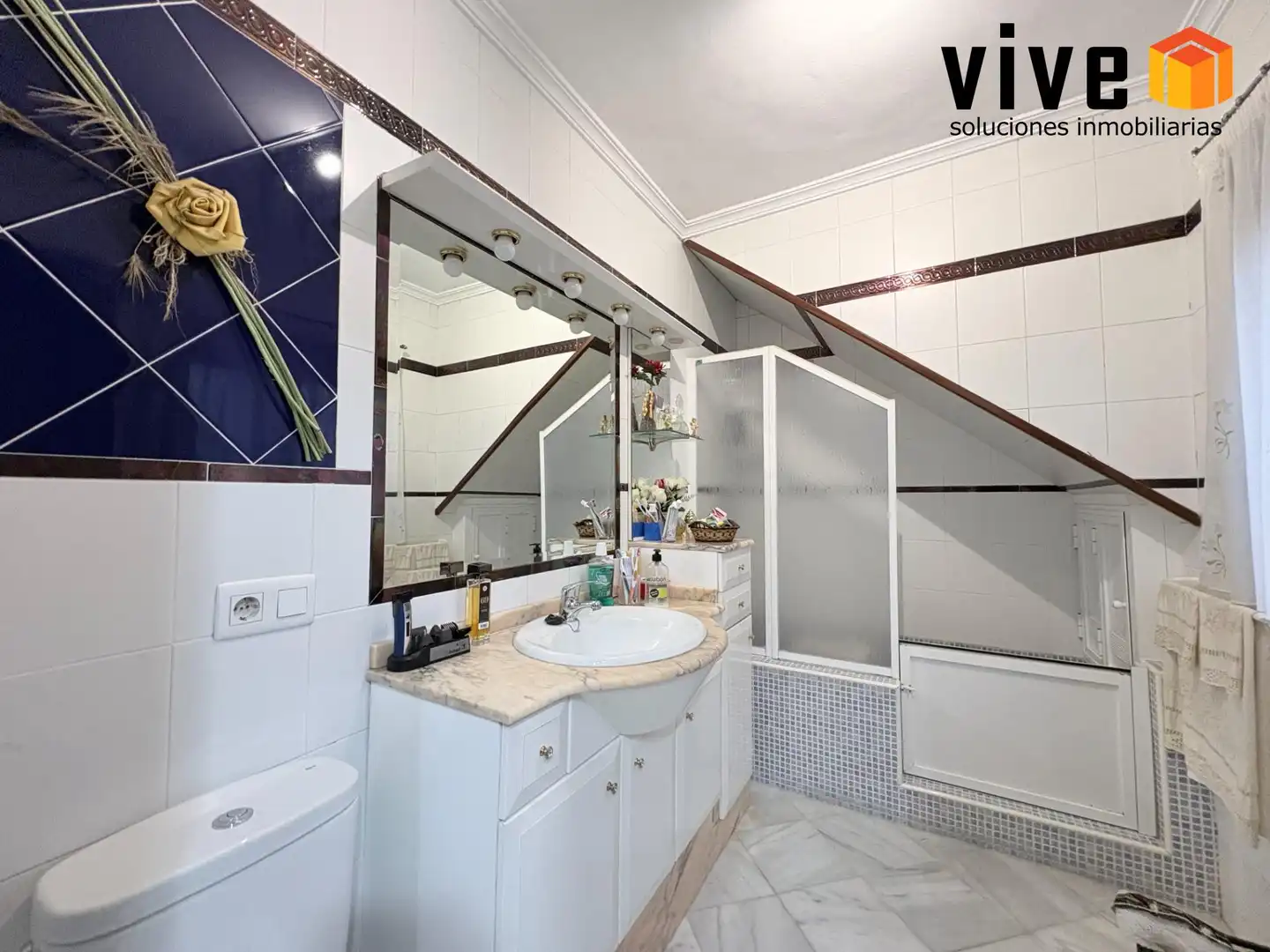 Bathroom of Detached homes for sale in La Puebla del Río  with Storage room and Balcony