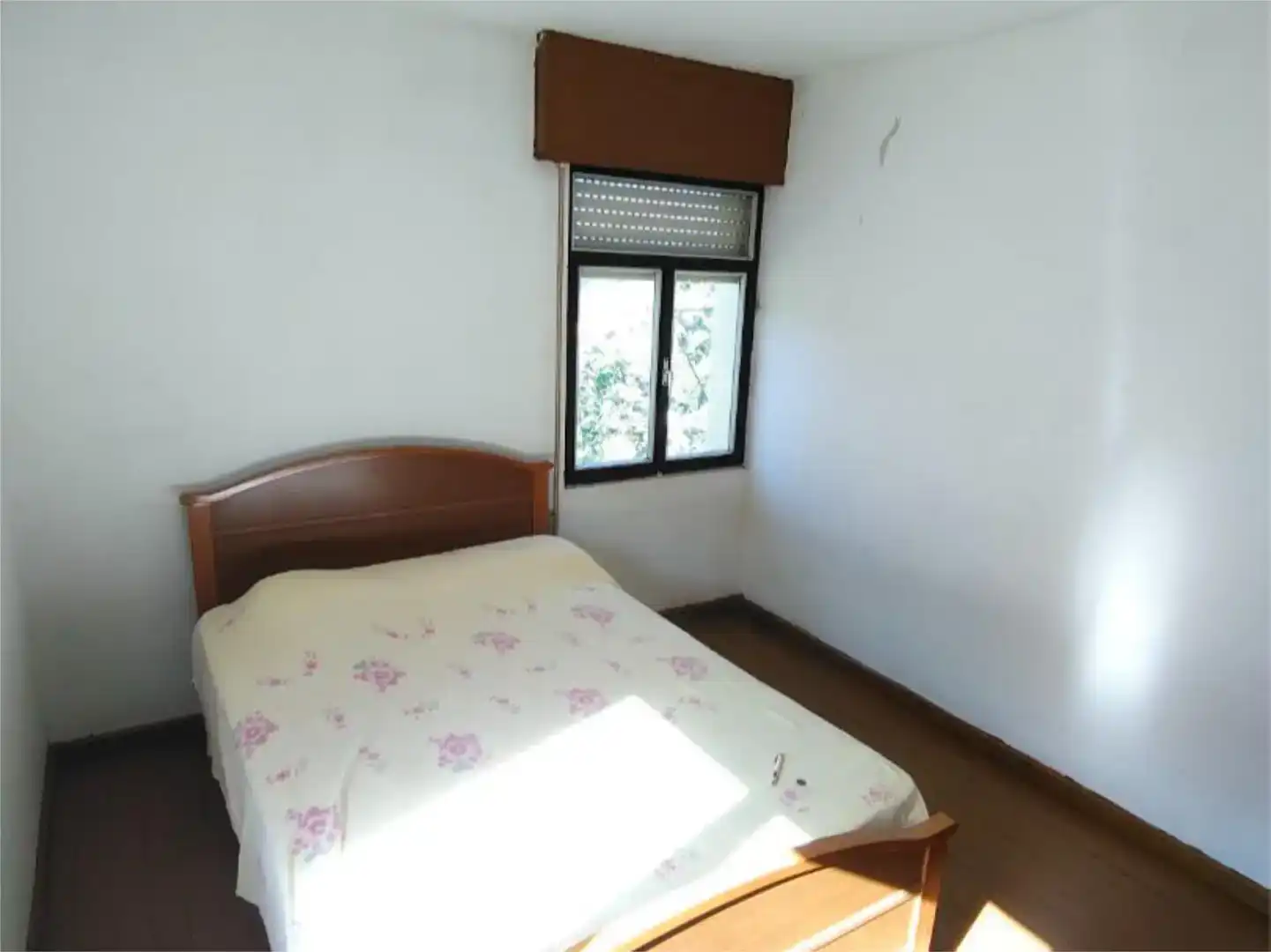 Habitación de Casa adosada en venta en Barjas con Jardín privado, Trastero y Amueblado