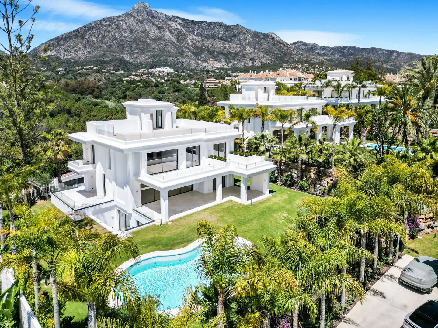 Außenansicht von Haus oder Chalet zum Verkauf in Marbella mit Klimaanlage, Heizung und Privatgarten