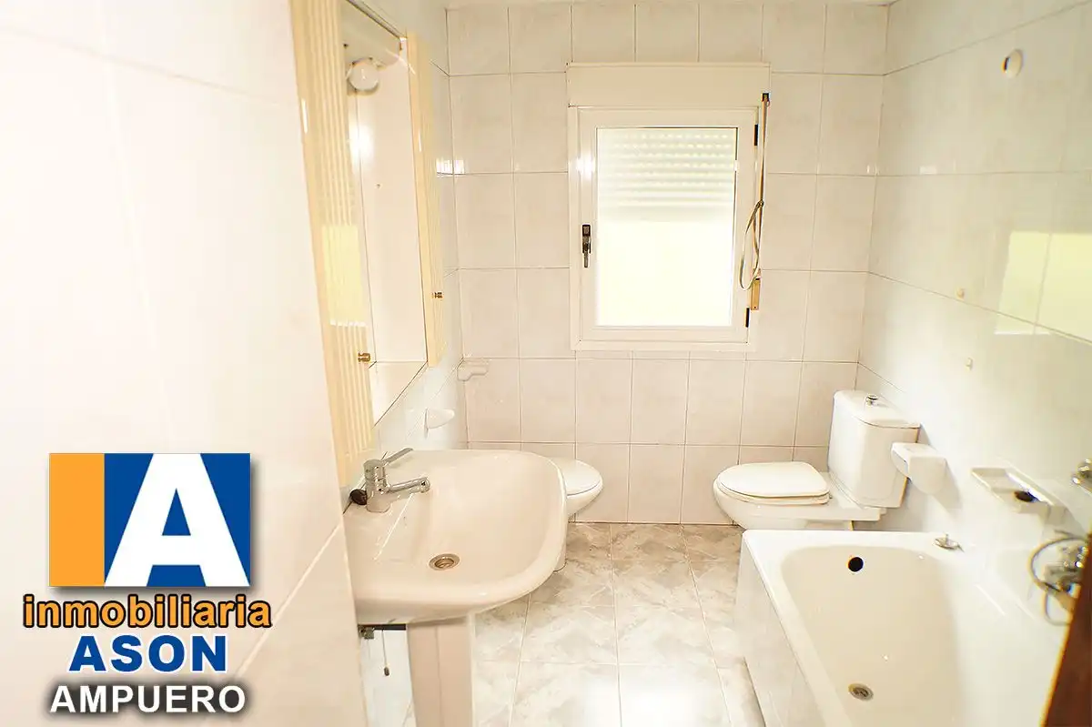 Baño de Casa adosada en venta en Ampuero con Jardín privado y Balcón